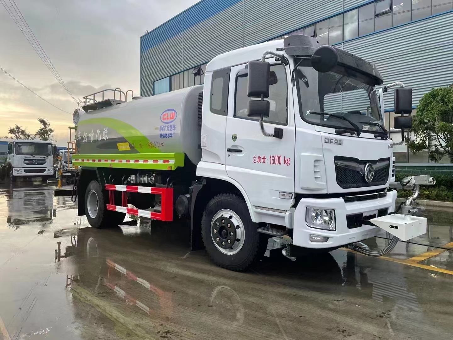 12方新款灑水車